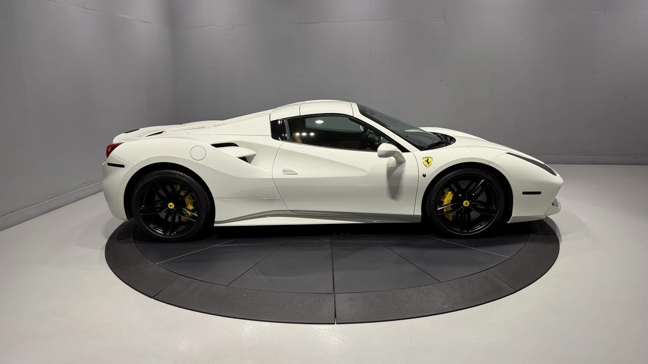 2018 Ferrari 488 Spider - Image 15 of 31