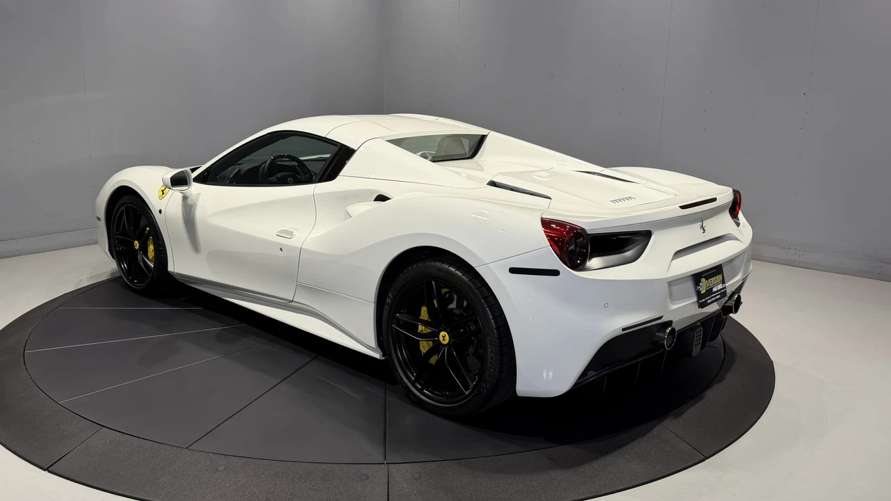 2018 Ferrari 488 Spider - Image 25 of 31