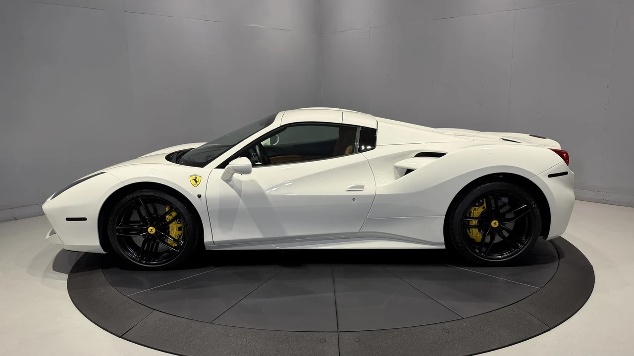 2018 Ferrari 488 Spider - Image 27 of 31