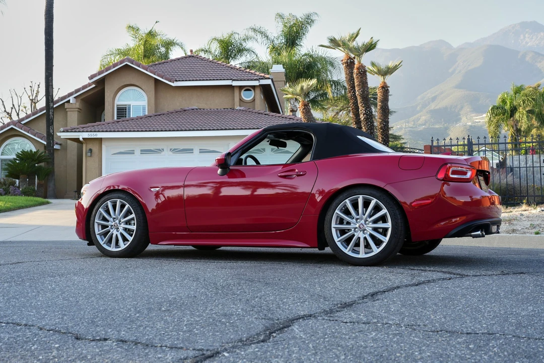 2020 Fiat 124 Spider - Image 9 of 31