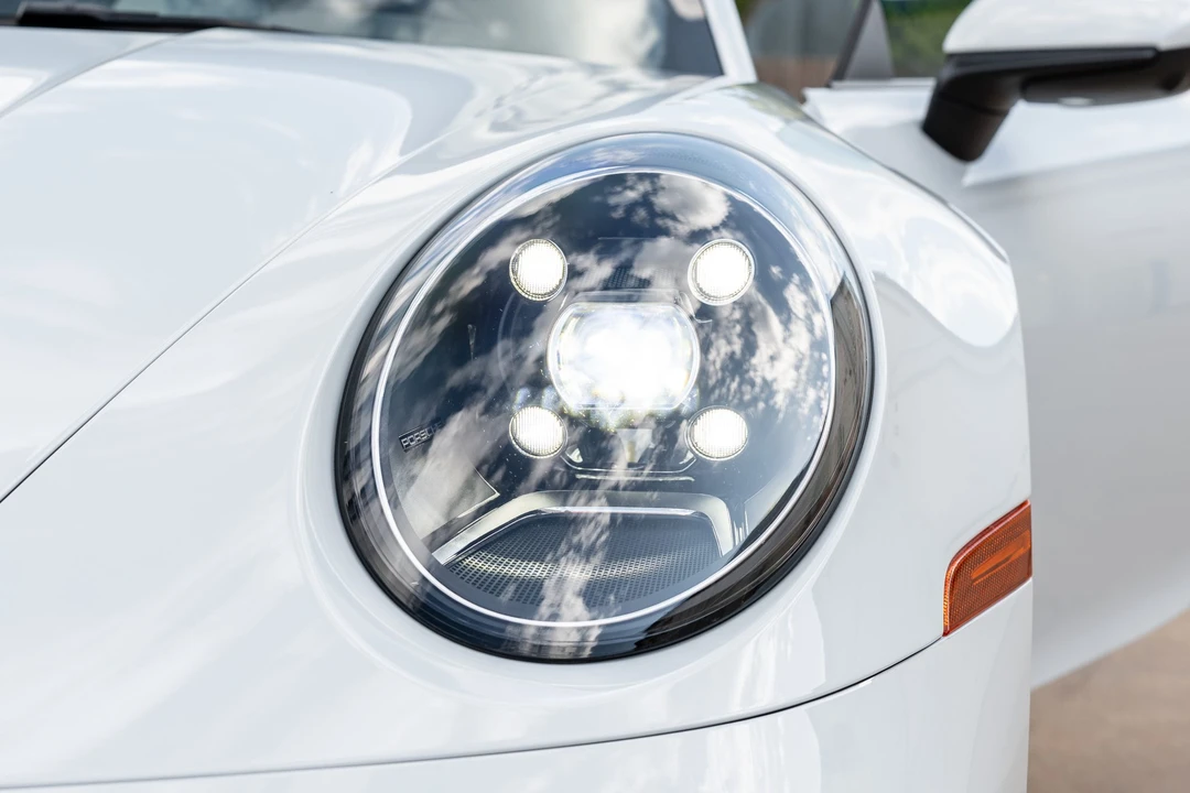 2020 Porsche 992 Carrera 4S - Image 11 of 31