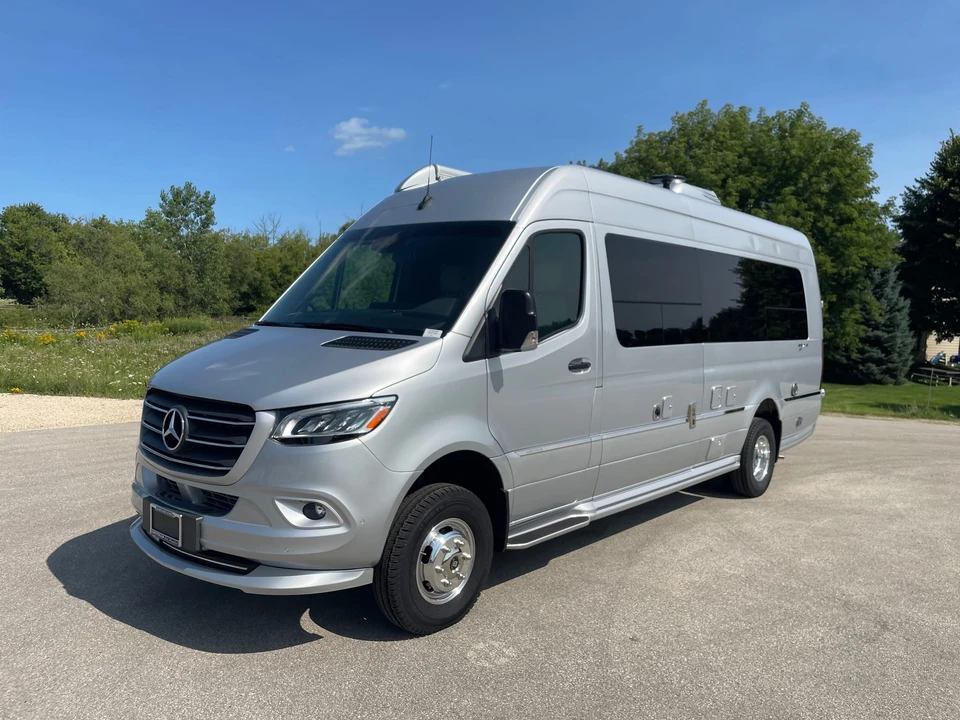 2021 Airstream - Image 2 of 31