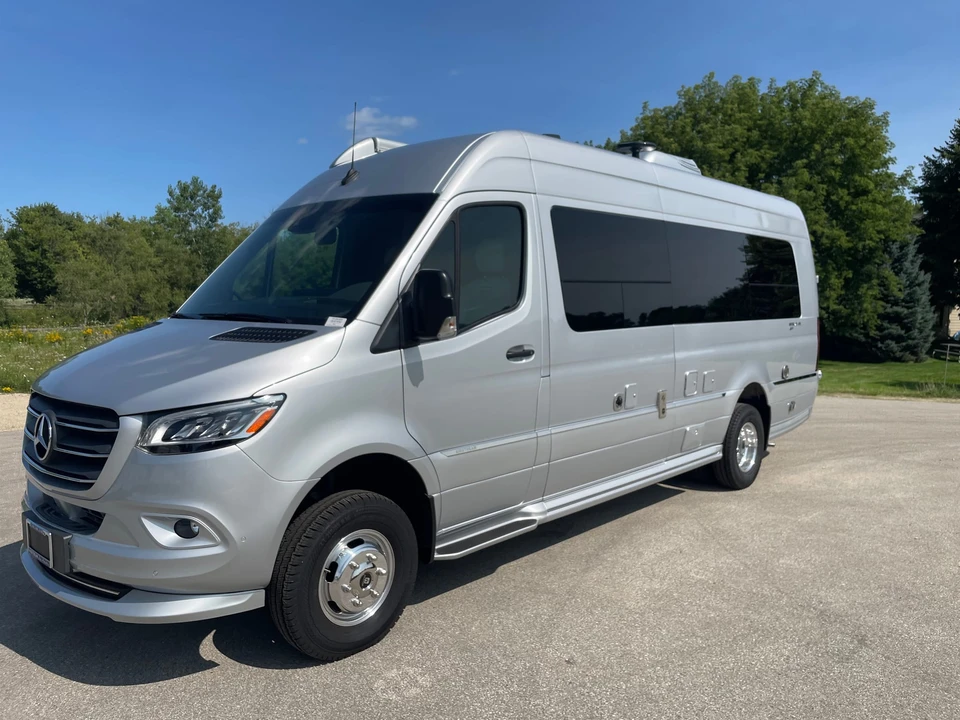 2021 Airstream - Image 3 of 31