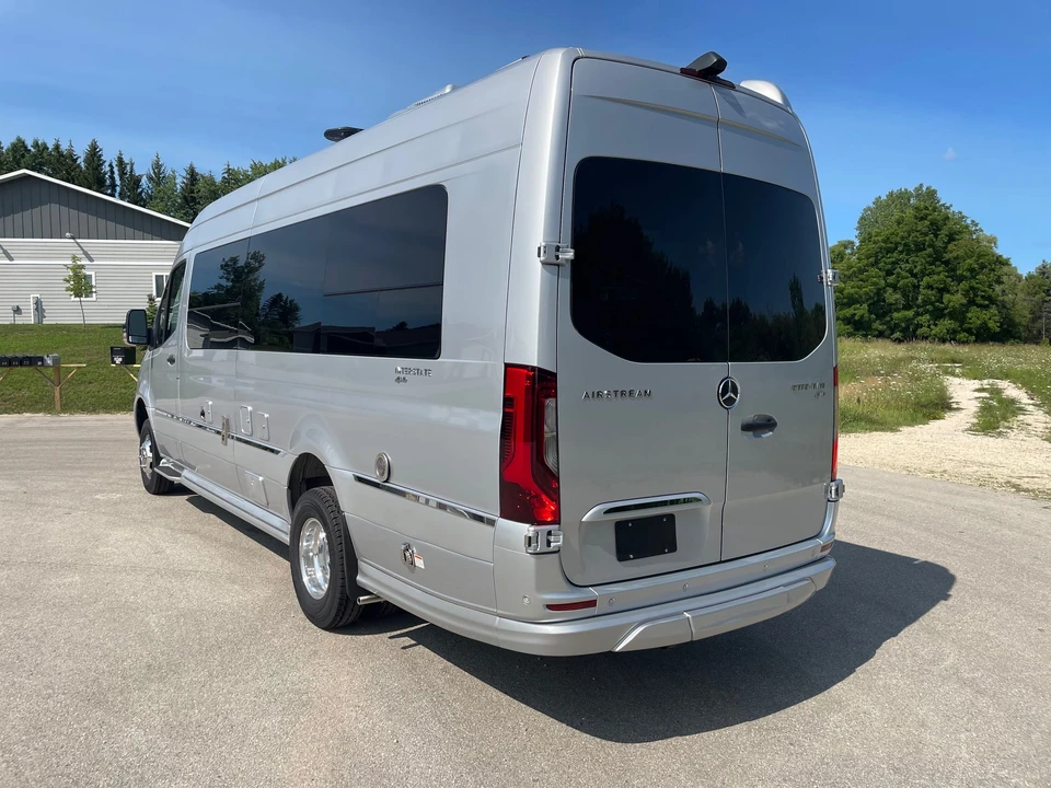 2021 Airstream - Image 7 of 31
