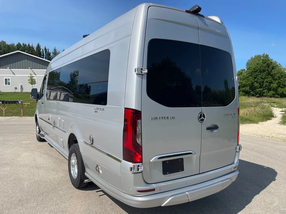 2021 Airstream - Image 8 of 31
