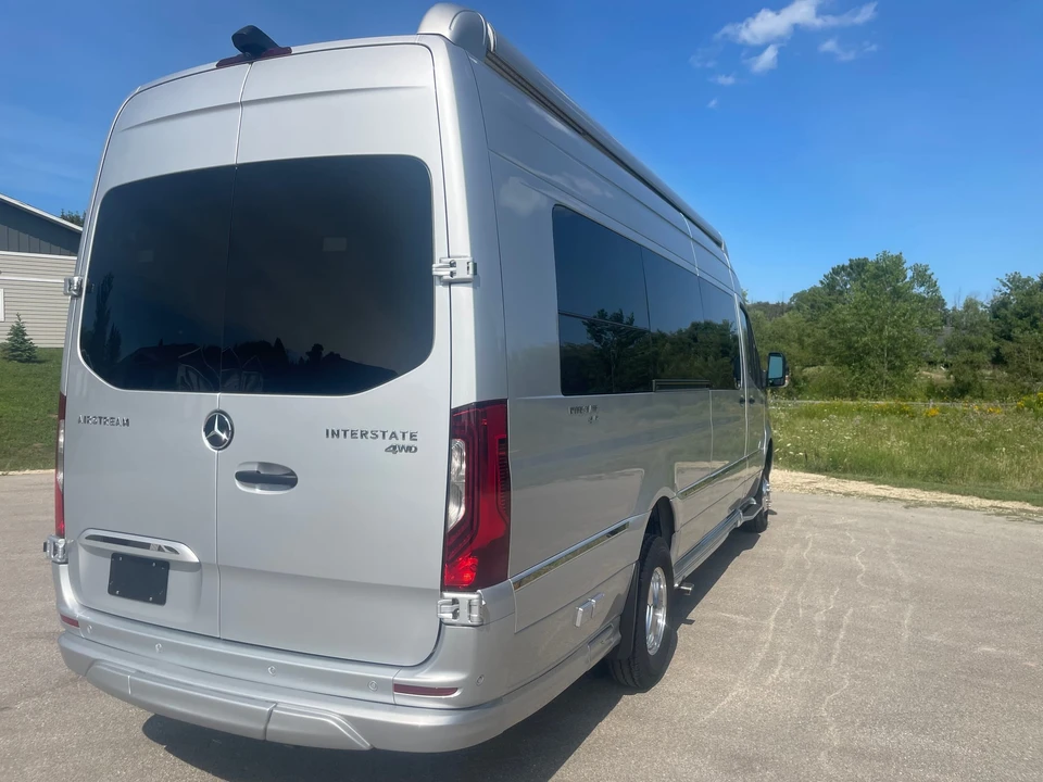 2021 Airstream - Image 12 of 31