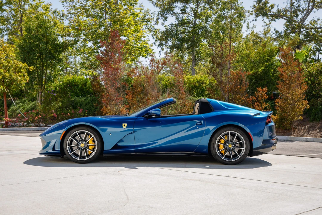 2021 Ferrari 812 GTS - Image 7 of 31