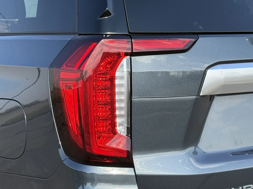 2021 GMC Yukon 5th Gen - Image 23 of 31
