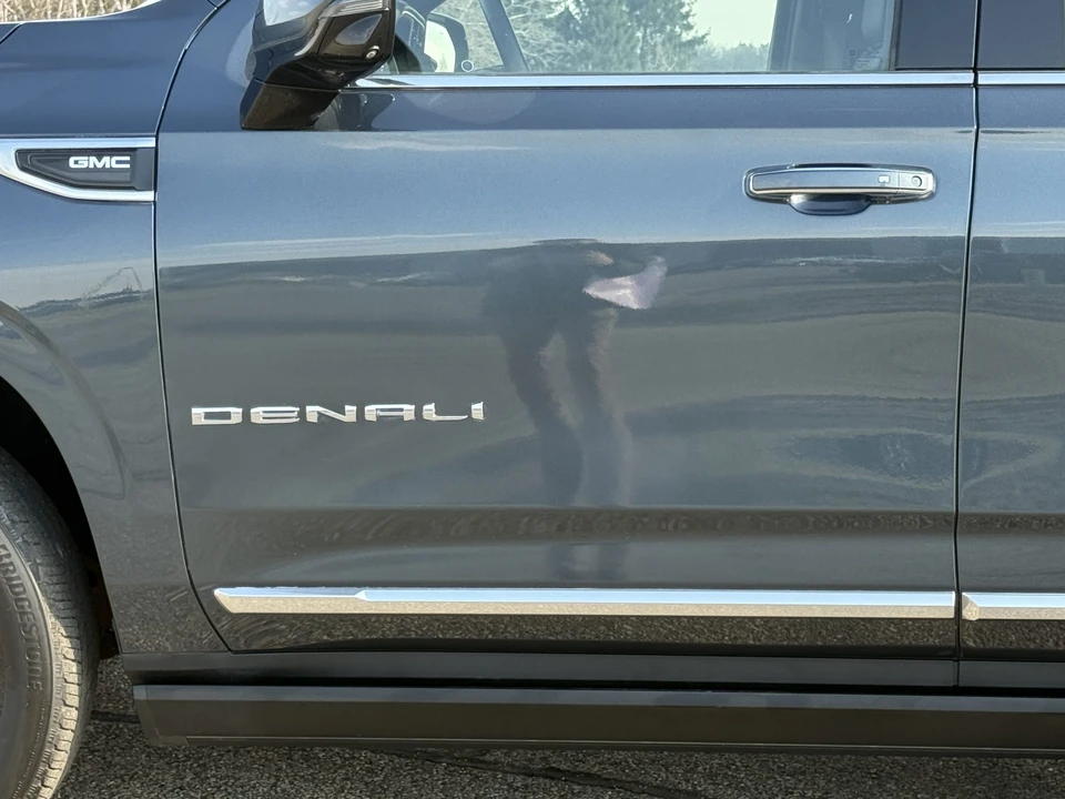 2021 GMC Yukon 5th Gen - Image 30 of 31