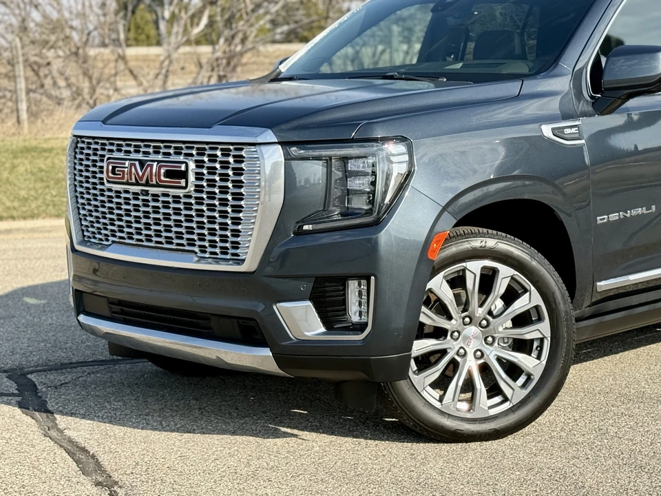 2021 GMC Yukon 5th Gen - Image 17 of 31