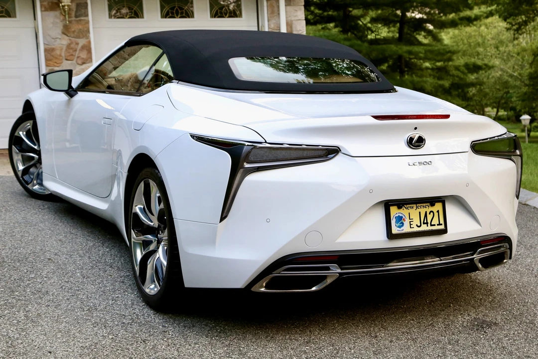 2021 Lexus LC - Image 25 of 31