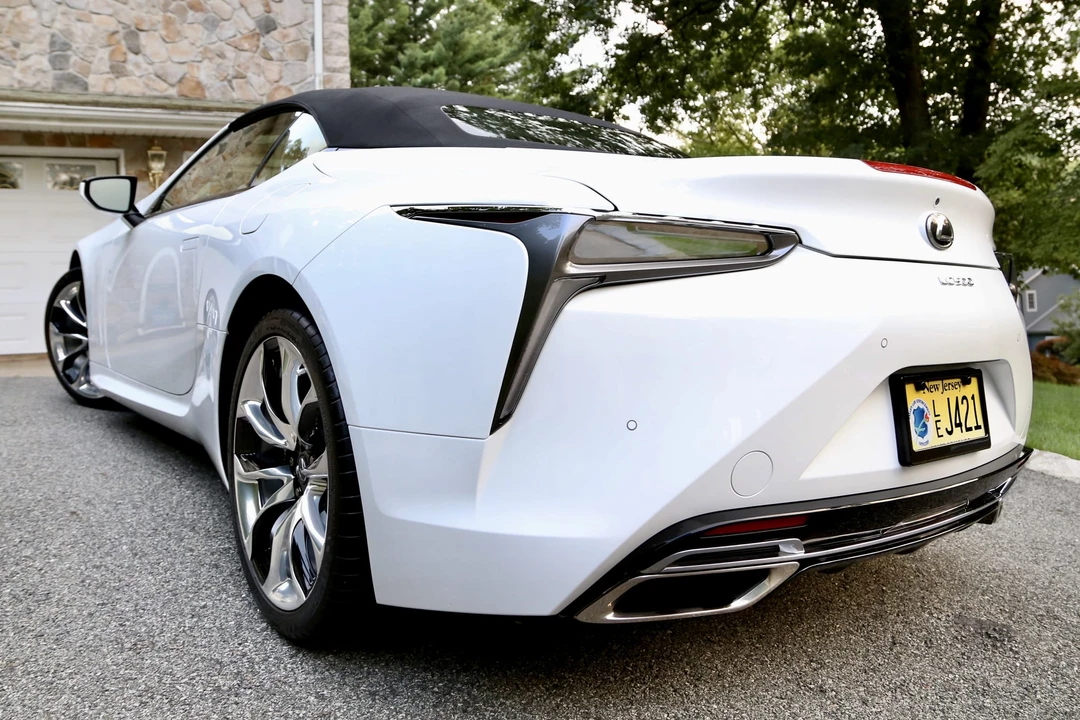 2021 Lexus LC - Image 26 of 31