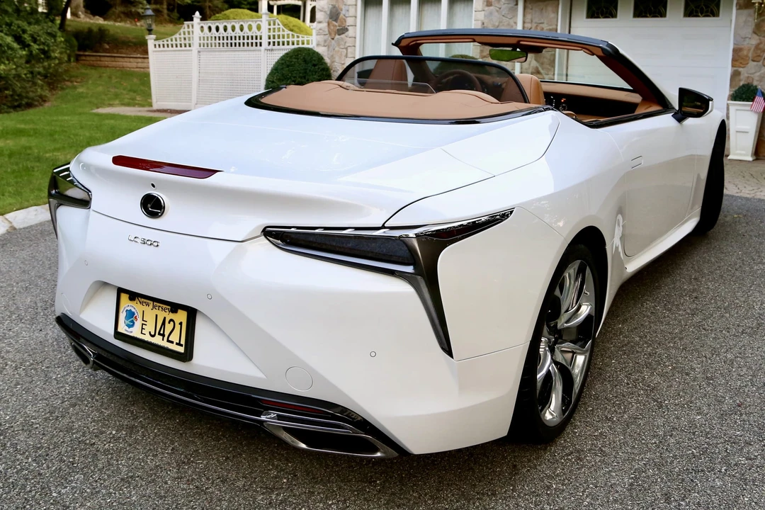 2021 Lexus LC - Image 15 of 31
