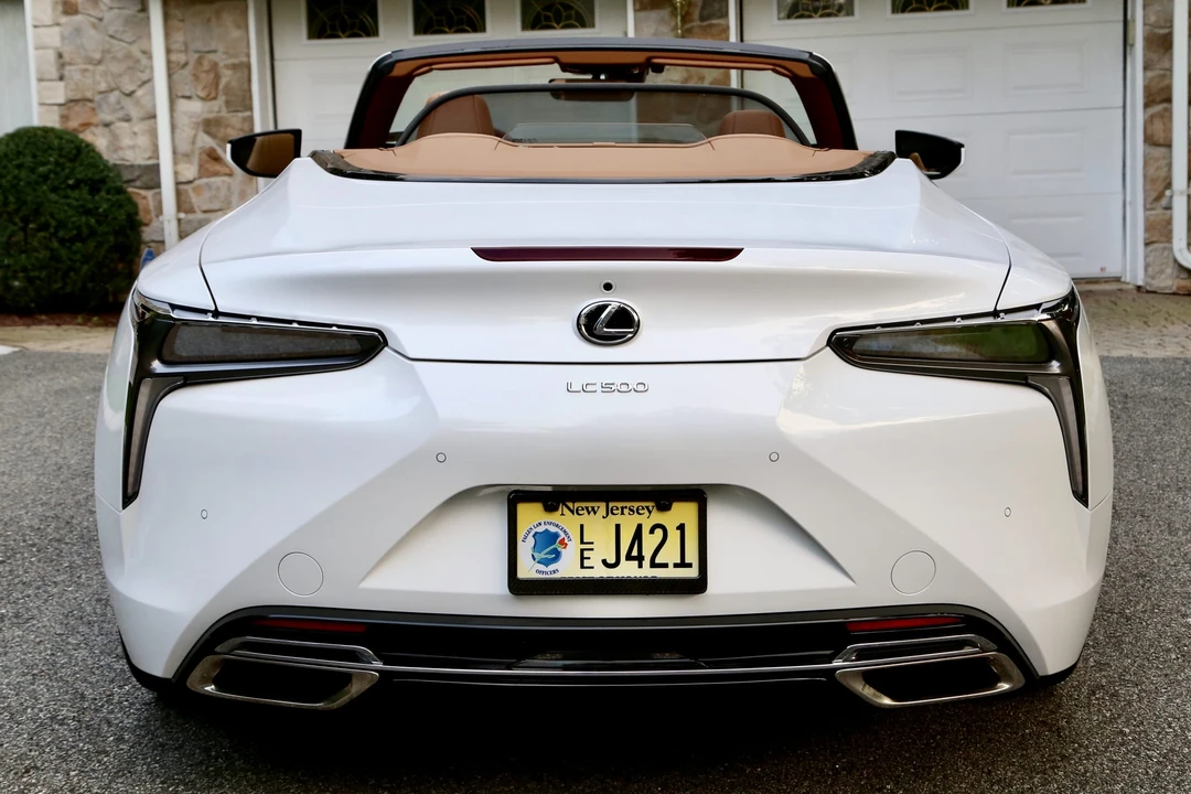 2021 Lexus LC - Image 14 of 31