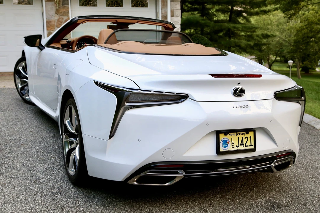 2021 Lexus LC - Image 13 of 31