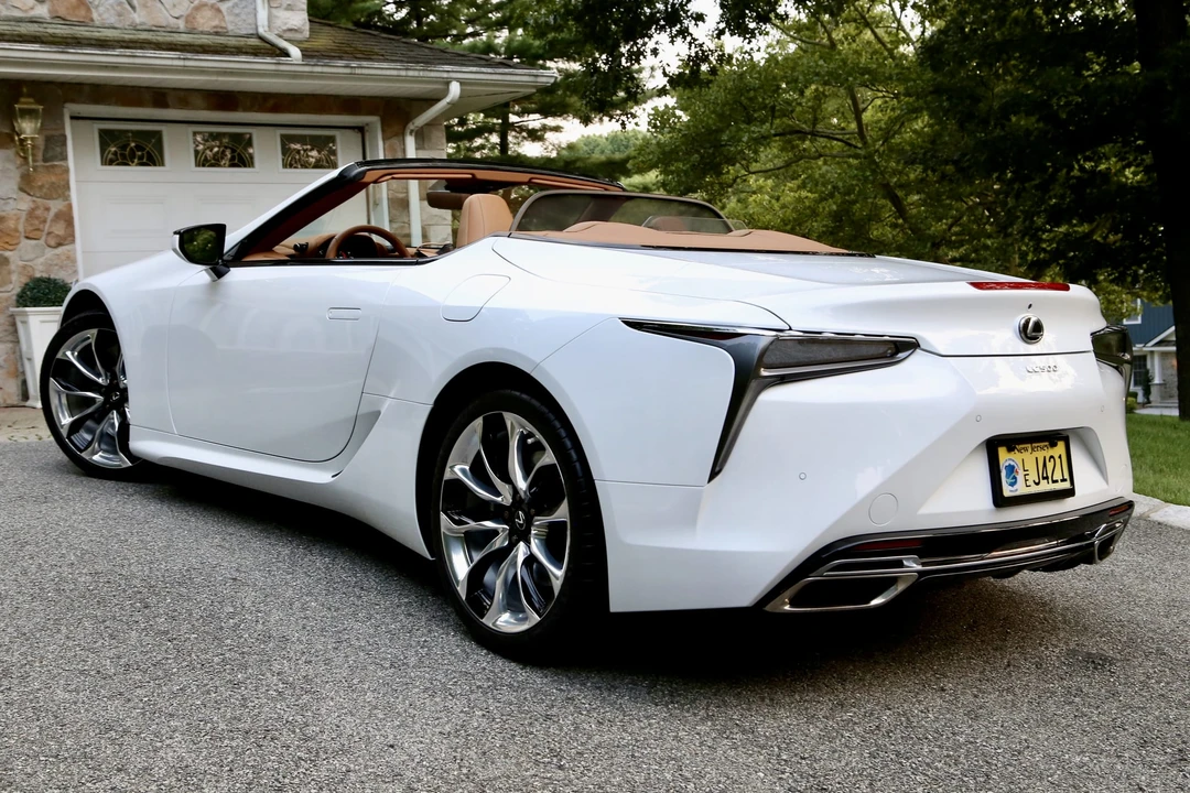 2021 Lexus LC - Image 12 of 31