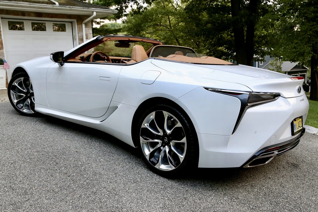 2021 Lexus LC - Image 11 of 31