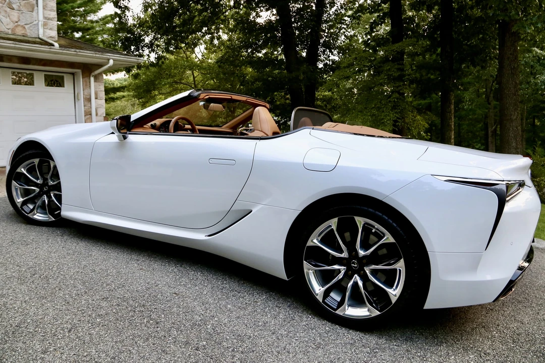 2021 Lexus LC - Image 10 of 31