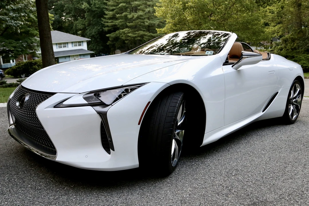 2021 Lexus LC - Image 9 of 31