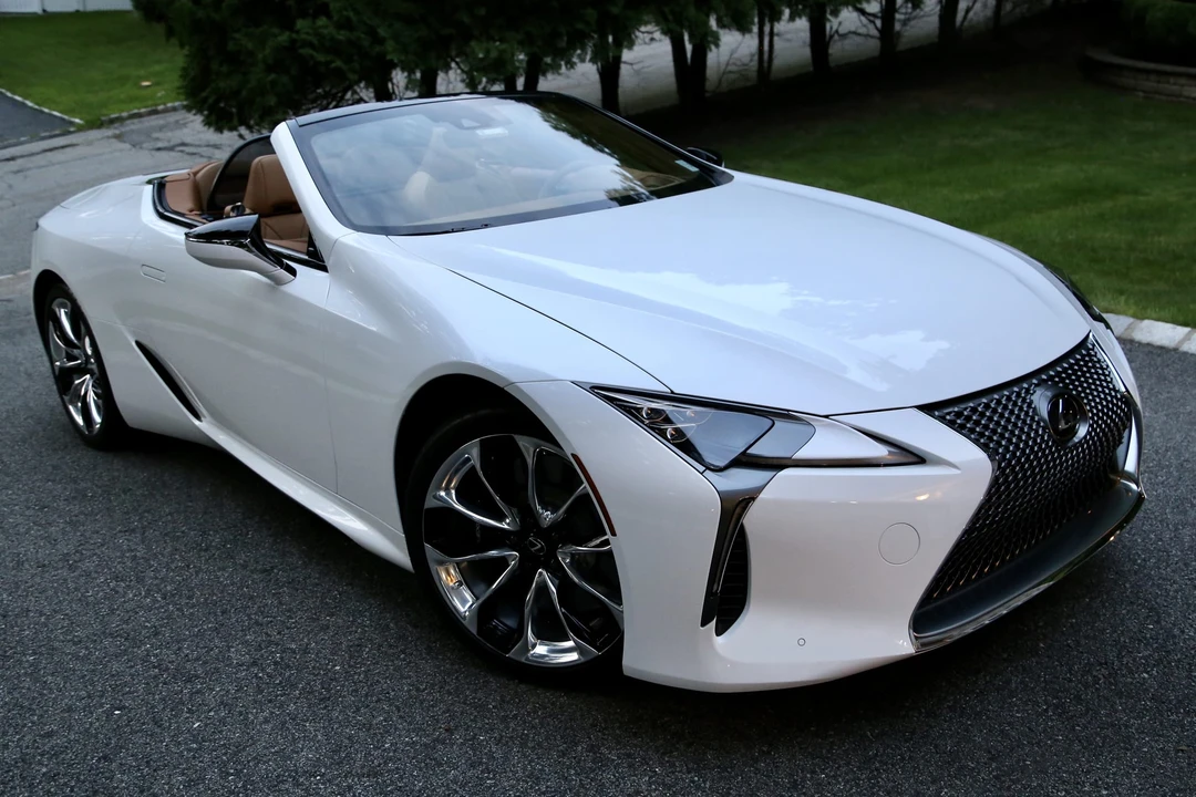 2021 Lexus LC - Image 8 of 31