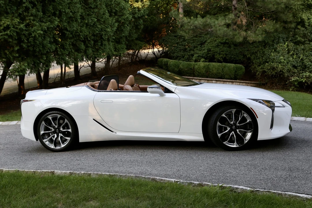 2021 Lexus LC - Image 17 of 31