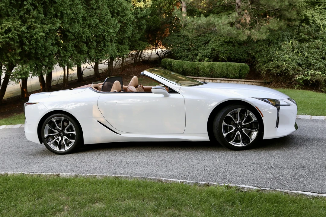 2021 Lexus LC - Image 18 of 31