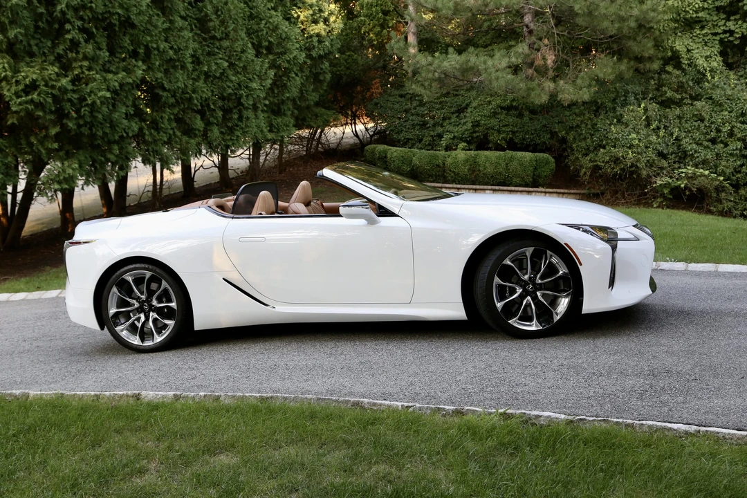 2021 Lexus LC - Image 19 of 31