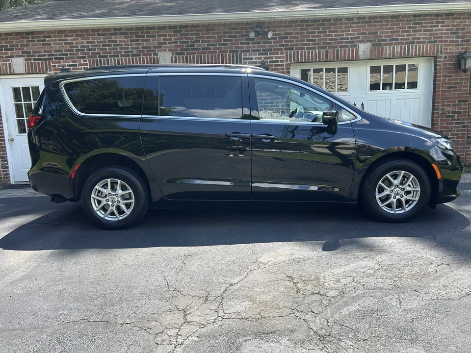 2022 Chrysler - Image 17 of 31