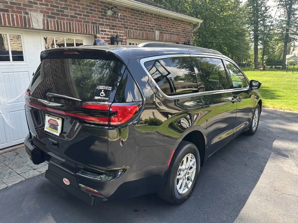 2022 Chrysler - Image 16 of 31