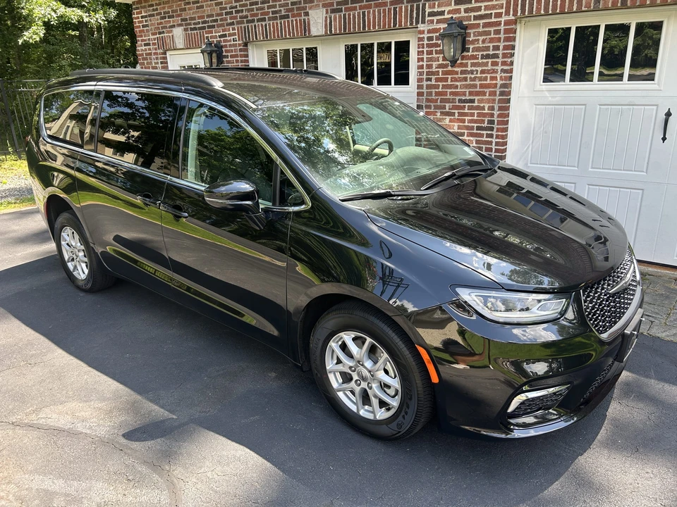 2022 Chrysler - Image 2 of 31