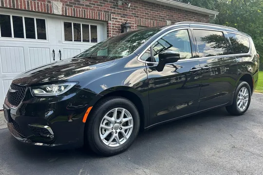 2022 Chrysler Pacifica Touring L Wheelchair Vehicle