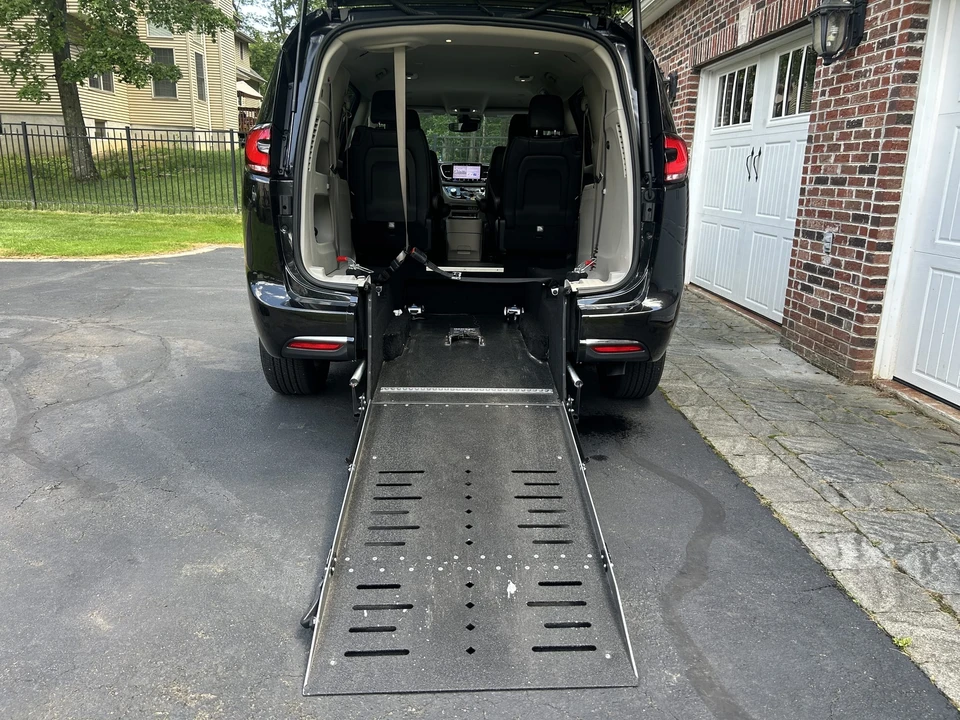 2022 Chrysler - Image 19 of 31