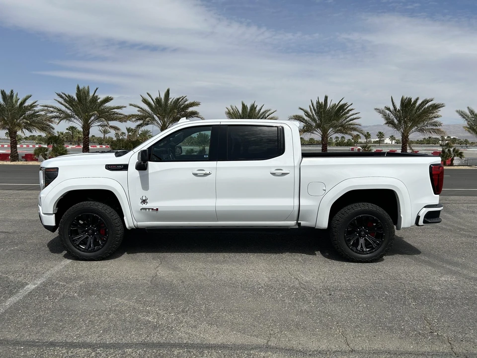 2023 GMC Sierra 5th Gen - Image 11 of 31