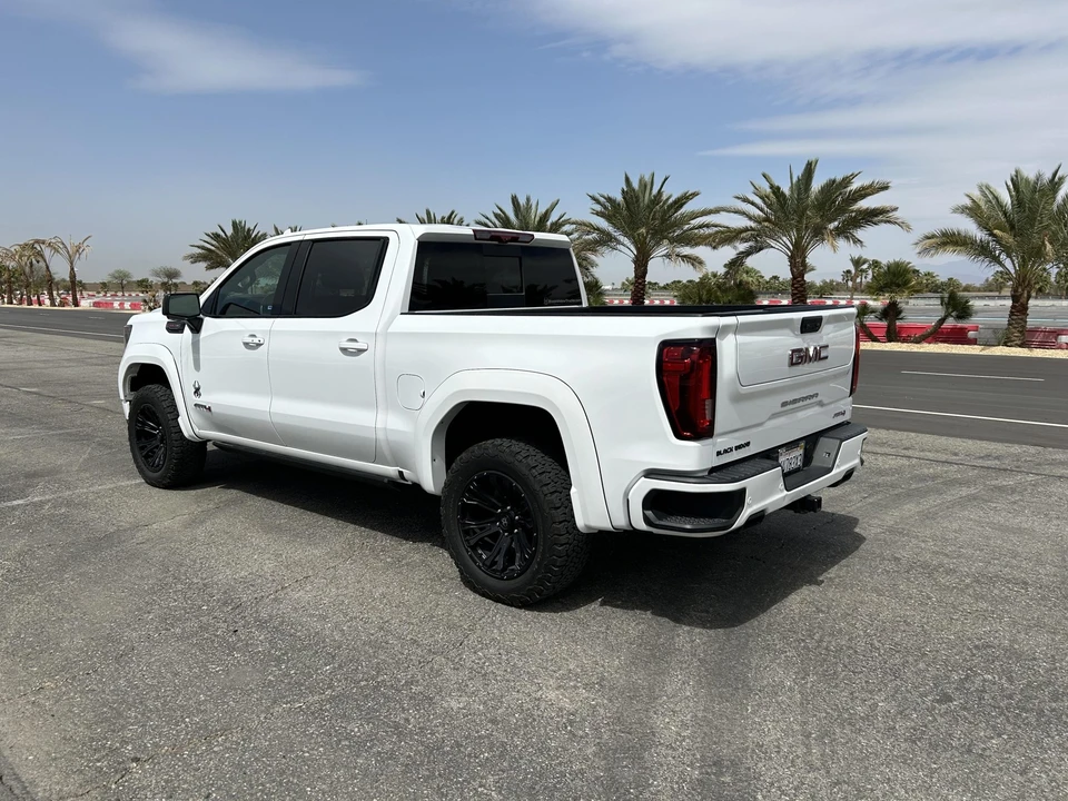 2023 GMC Sierra 5th Gen - Image 10 of 31