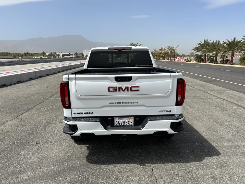 2023 GMC Sierra 5th Gen - Image 9 of 31