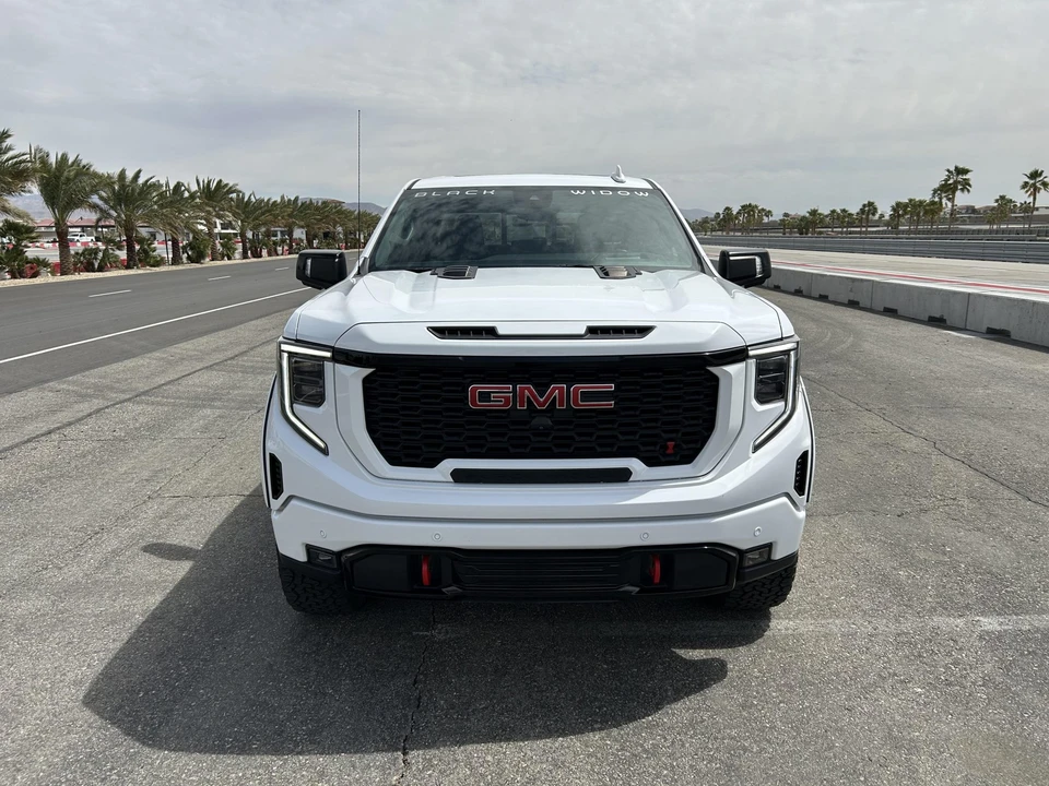 2023 GMC Sierra 5th Gen - Image 4 of 31