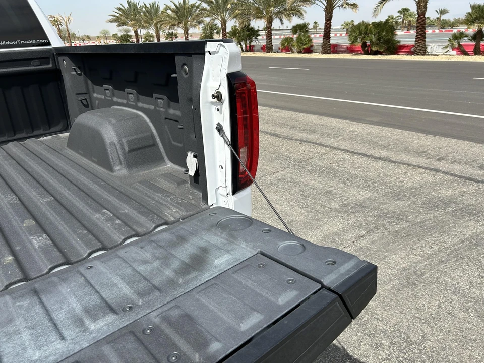 2023 GMC Sierra 5th Gen - Image 29 of 31
