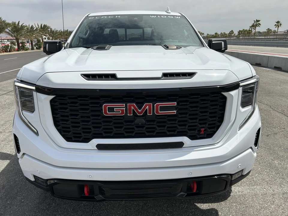2023 GMC Sierra 5th Gen - Image 5 of 31