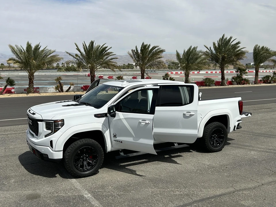 2023 GMC Sierra 5th Gen - Image 12 of 31