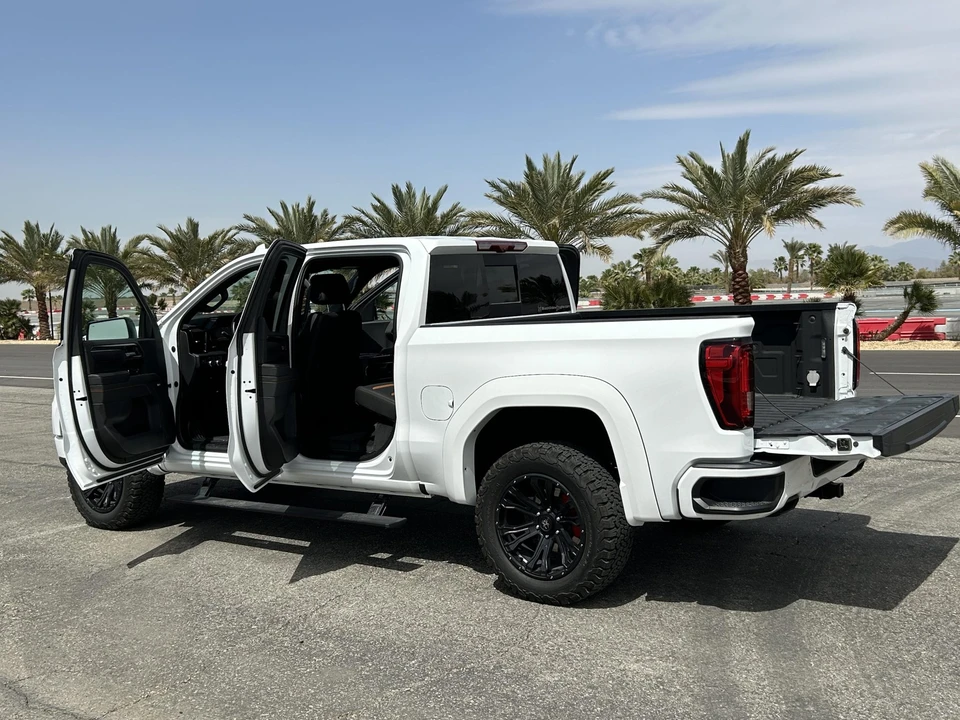 2023 GMC Sierra 5th Gen - Image 16 of 31