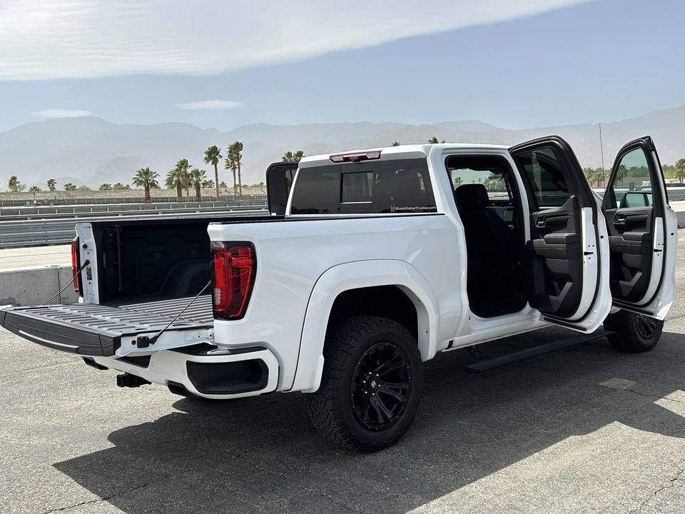 2023 GMC Sierra 5th Gen - Image 14 of 31