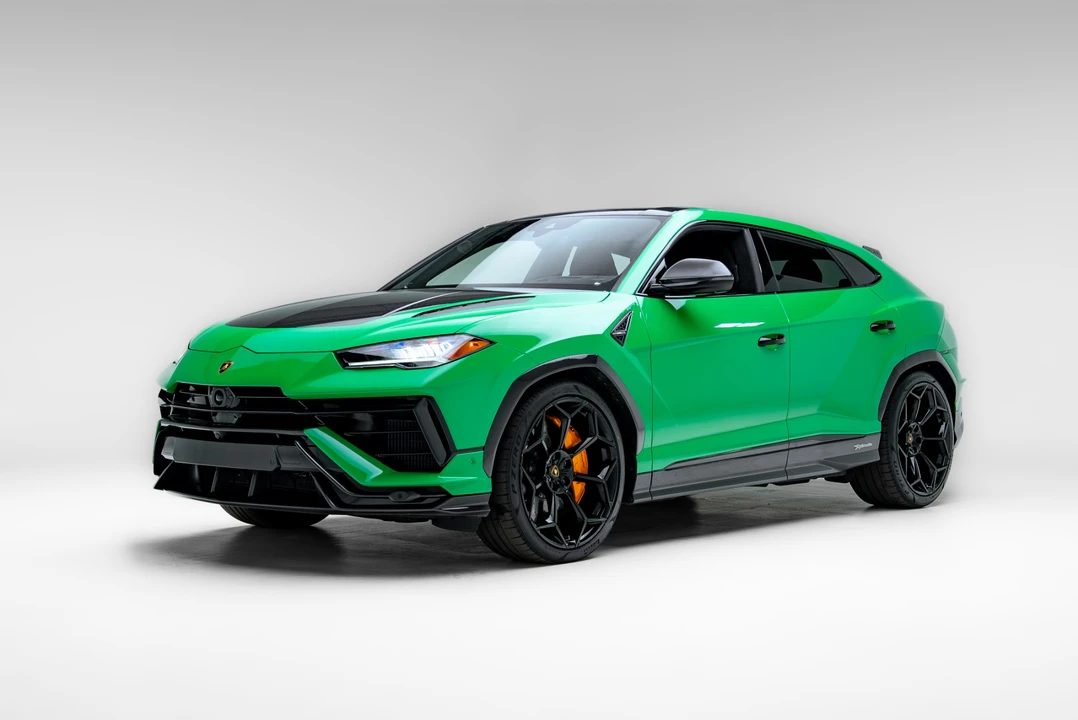 2023 Lamborghini Urus Performante - Image 2 of 31