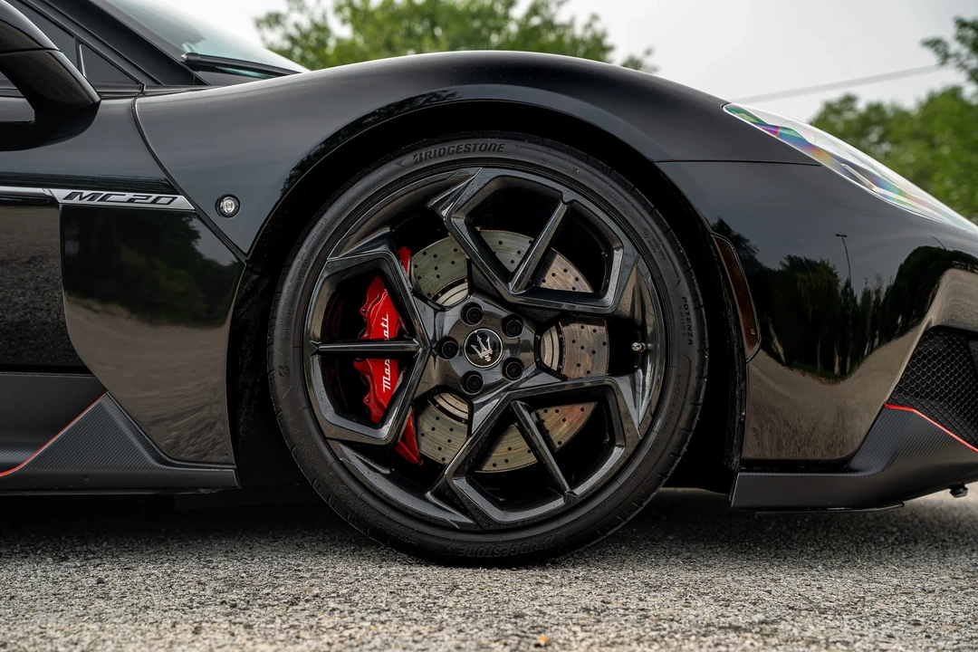 2023 Maserati MC20 - Image 15 of 31