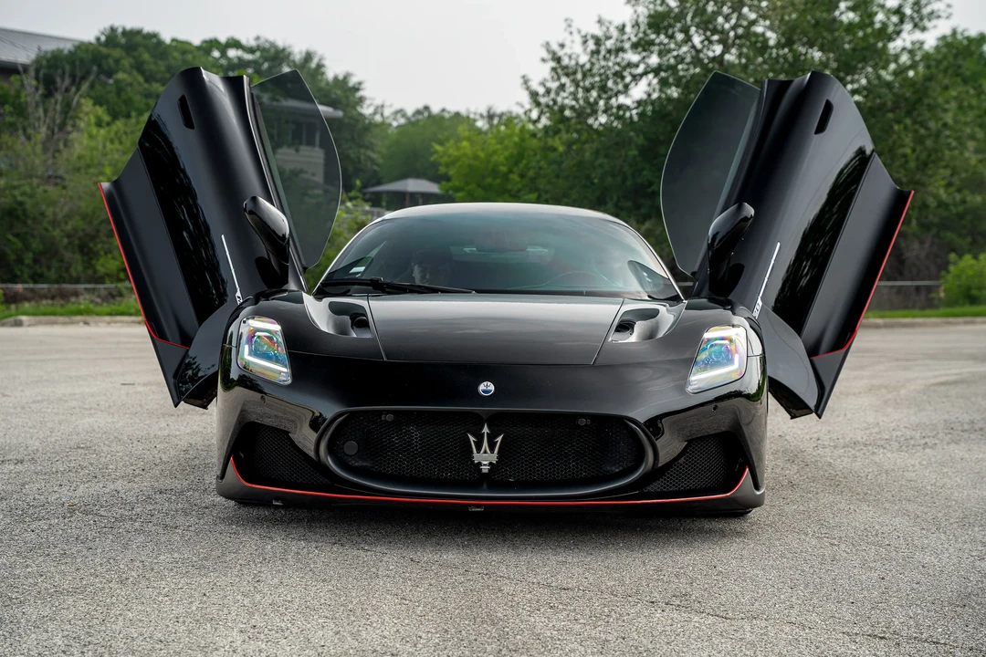 2023 Maserati MC20 - Image 3 of 31
