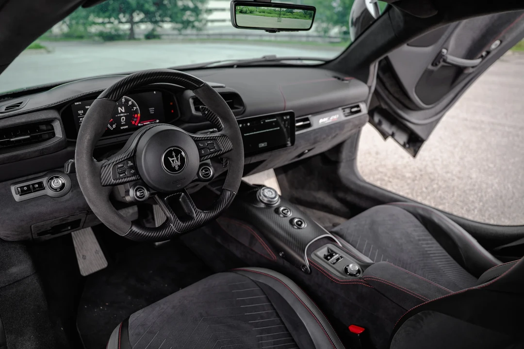 2023 Maserati MC20 - Image 17 of 31