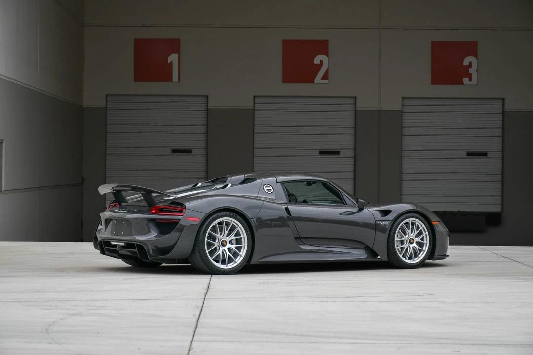 2015 Porsche 918 Spyder - Image 9 of 31