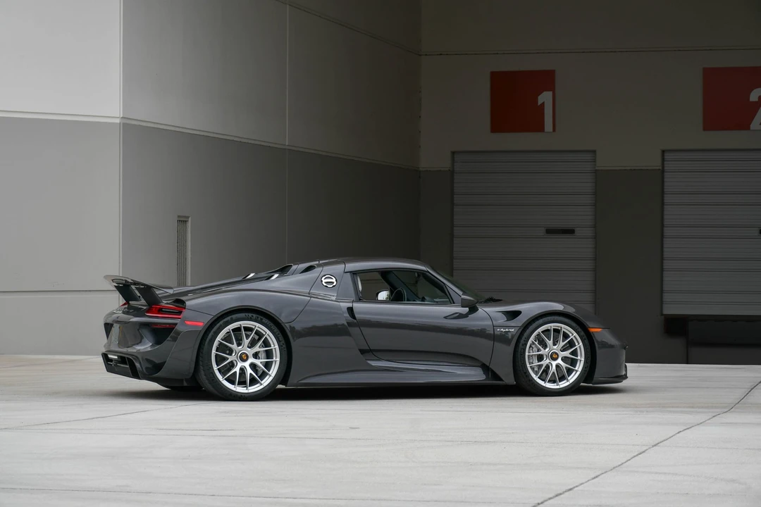 2015 Porsche 918 Spyder - Image 8 of 31