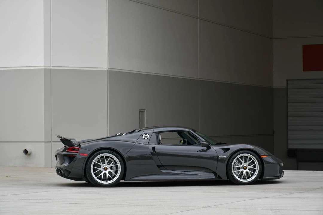 2015 Porsche 918 Spyder - Image 7 of 31