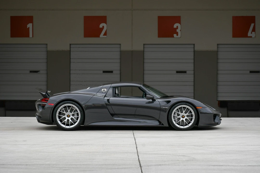 2015 Porsche 918 Spyder - Image 6 of 31