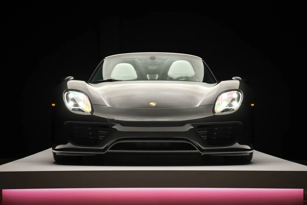 2015 Porsche 918 Spyder - Image 19 of 31